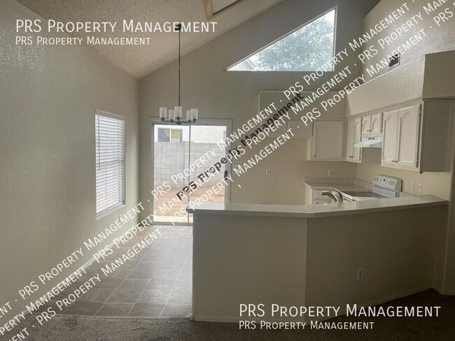 Building Photo - 441 S Maple-124