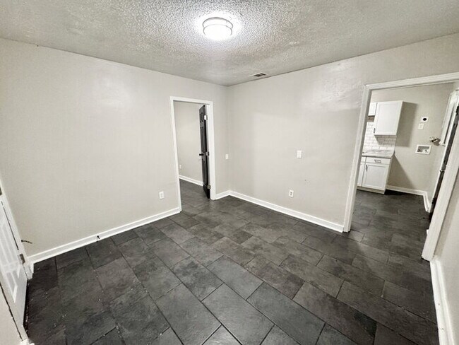 Foto del edificio - 1862 Farrington St