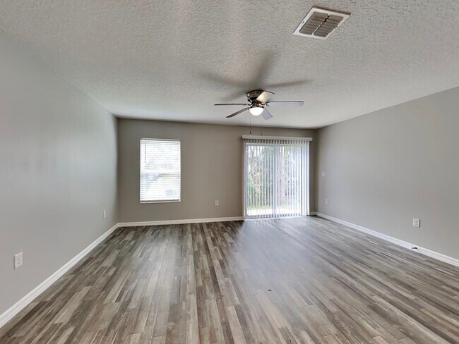 Foto del edificio - 318 Salmon Ct