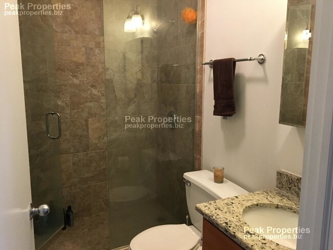 Foto del edificio - Beautiful 1 Bedroom Apartment in Nobel Square