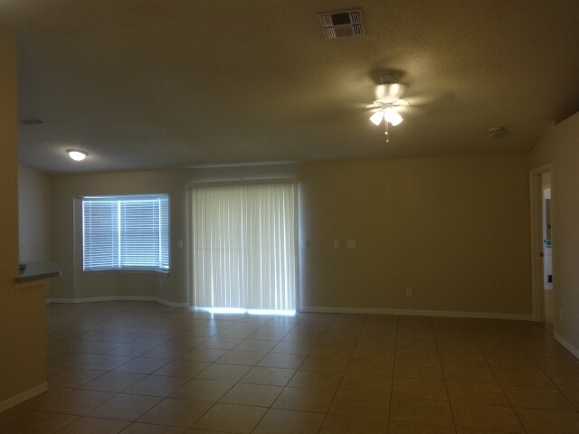 Foto del edificio - 1067 Sheeler Hills Dr