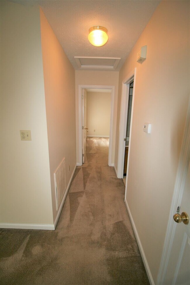 Building Photo - Woodhill ranch 2 bed, 2 bath, and garage 2...