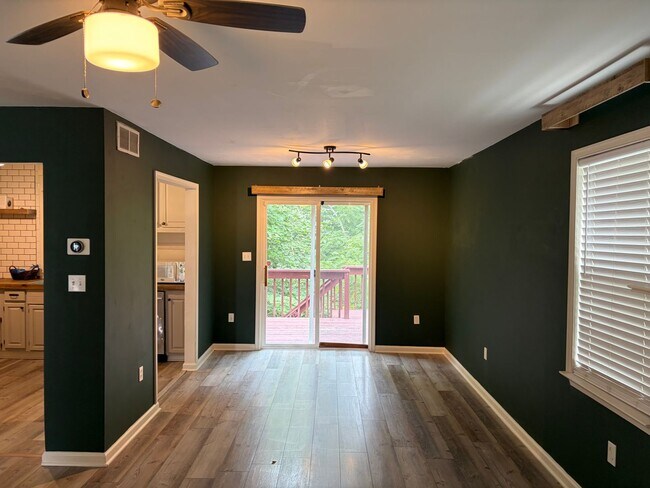 Foto del edificio - Single Family Home on Quite Cul-De Sac Now Available in Upland Square