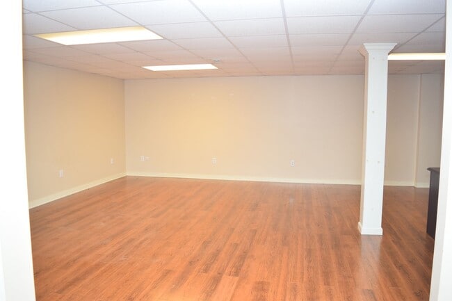 Building Photo - Spacious 3-Bedroom, 3-Bath Home with Bonus...