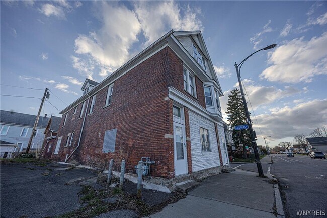 Building Photo - 901 South Park Ave
