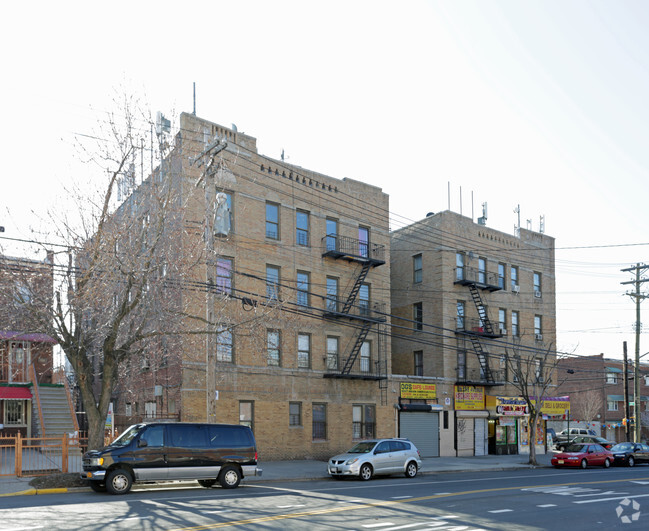 Building Photo - 3724-3728 Bronxwood