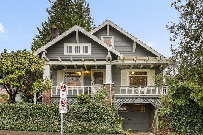 Foto del edificio - 3 bedroom, 2 bath gorgeous home now available by Mt. Tabor Park in SE Portland!