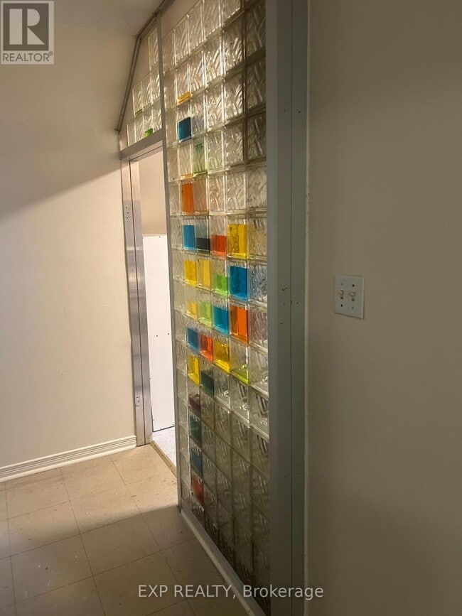 Photo du bâtiment - 263 Dundas St E