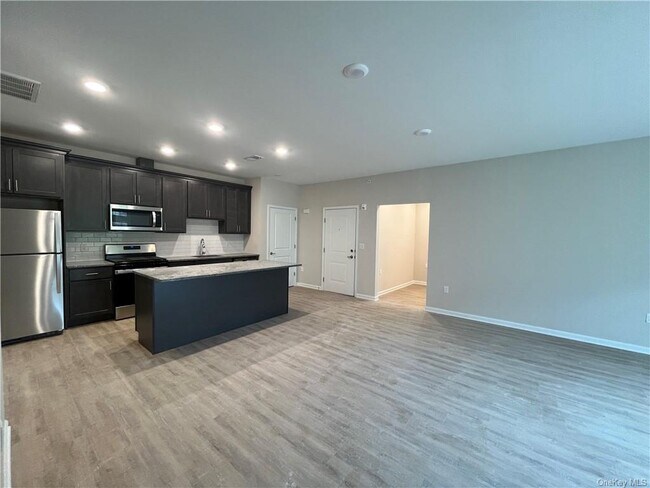 Building Photo - 224 Tower Ridge Cir