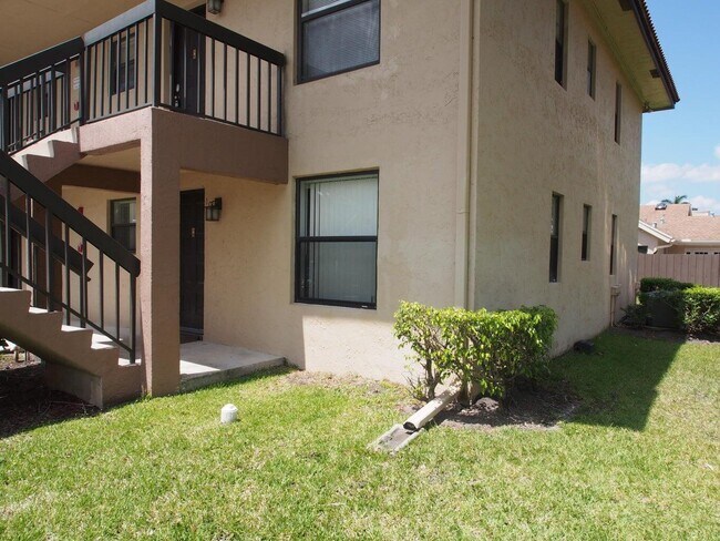 Building Photo - 21906 Lake Forest Cir