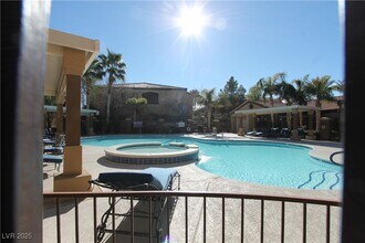 Building Photo - 950 Seven Hills Dr