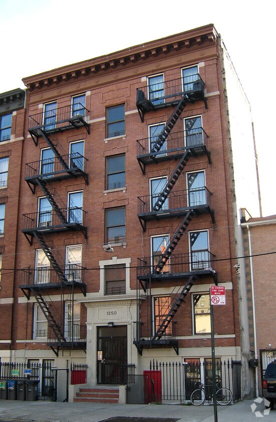 1250 Morris Ave Bronx Ny 10456 Apartments Bronx Ny Apartments Com