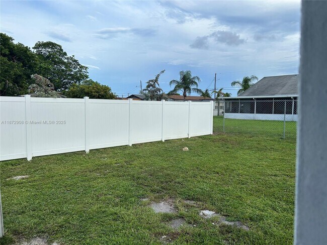Foto del edificio - 4340 SW 24th St