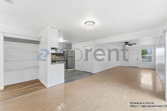 Building Photo - 1657 Knickerbocker Dr