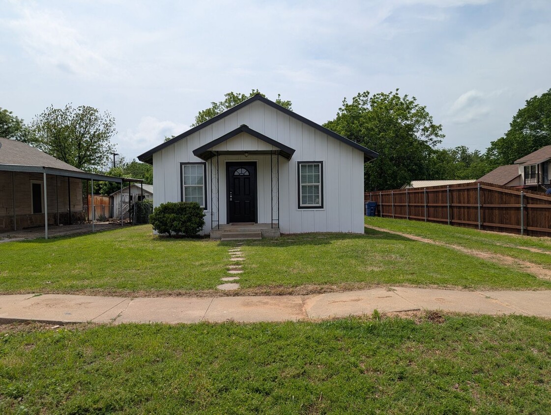 Foto principal - 908 Tennessee St