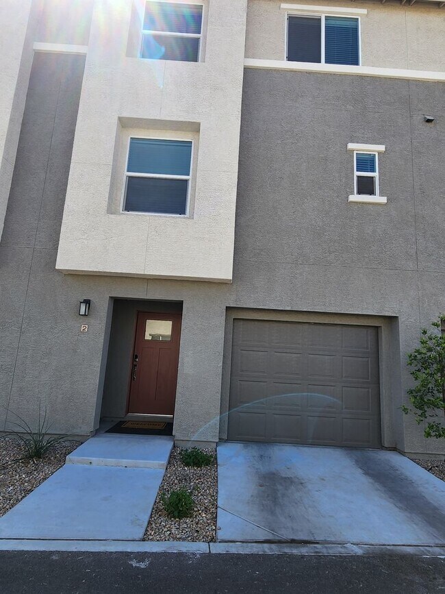 Foto del edificio - Charming 3BR/2.5BA Home in Las Vegas – Uti...