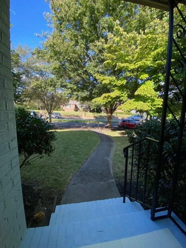 Building Photo - 2 Bedroom Near West End Private Escape
