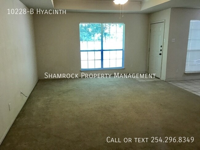 Building Photo - Duplex in China Spring!