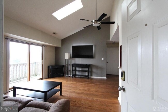 Foto del edificio - 5015 Ravens Crest Dr