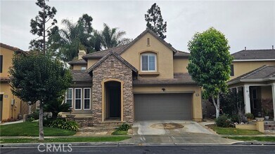 Building Photo - 2566 Pearblossom St
