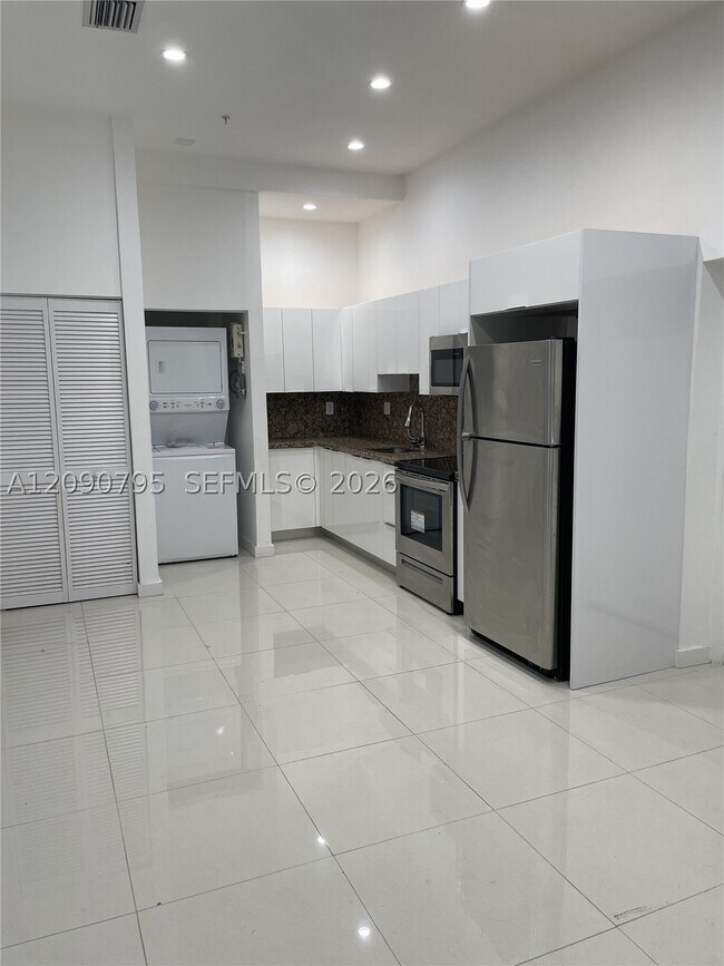 Foto del edificio - 2300 NW 7th St