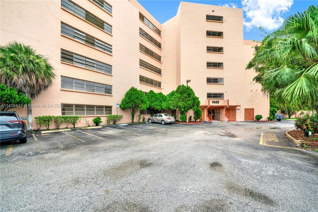 9688 Fontainebleau Blvd Unit 201, Miami, FL 33172 Condo for Rent in
