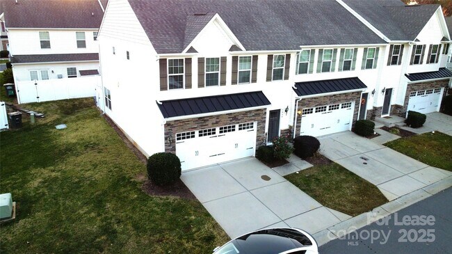 Foto del edificio - 7454 Red Mulberry Way