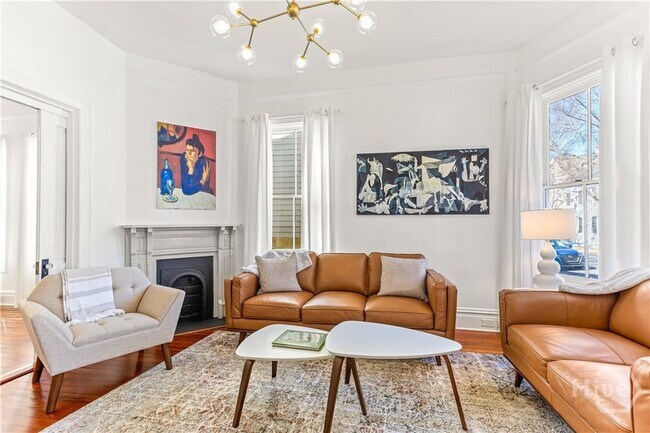 Foto del edificio - 317 E Anderson St