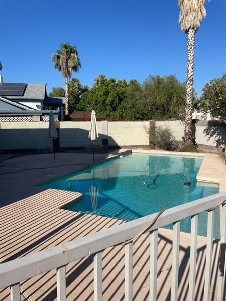 Building Photo - Swimming Pool!