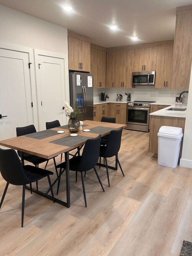 Foto del edificio - 3505 NE Creston Ave