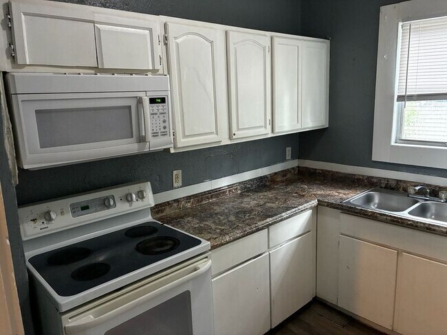 Foto del edificio - 1653 W 35th St