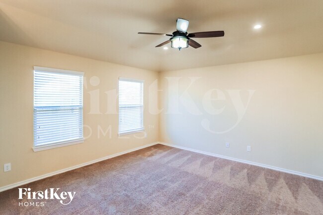 Foto del edificio - 522 Cantebury Park Ln