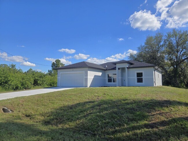 Foto del edificio - Brand new 3bed+2bath+ 2car garage, with a ...