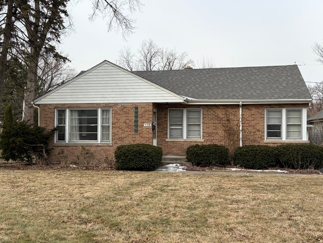 Building Photo - 538 Mills St