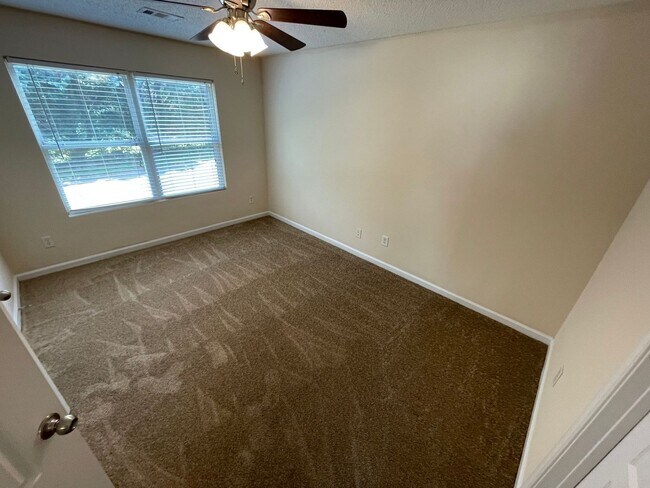 Building Photo - 441 Bridgewater Way