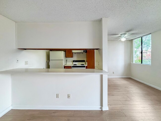 Building Photo - Charming 1BD/1BA Condo in University City ...