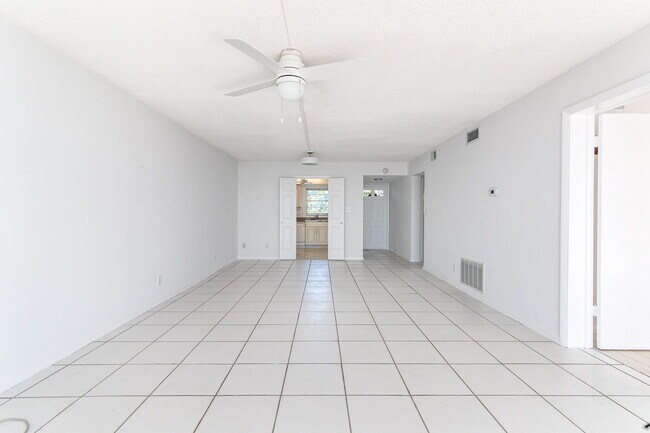 Foto del edificio - 52 Yacht Club Dr