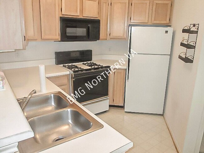 Foto del edificio - 4413 Fair Stone Dr