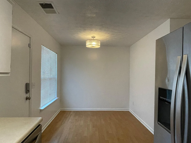 Building Photo - 114 Waterview Dr