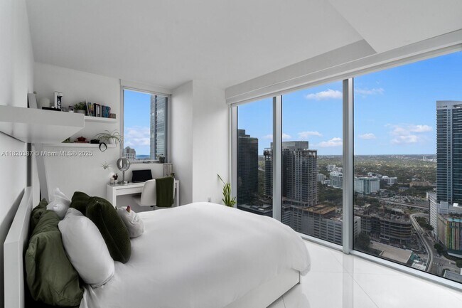 Foto del edificio - 1300 Brickell Bay Dr