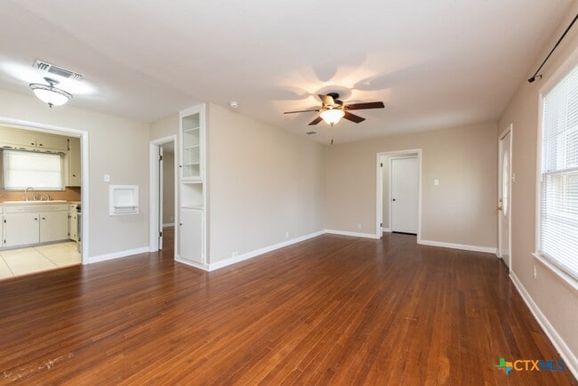 Building Photo - 126 Bellaire St