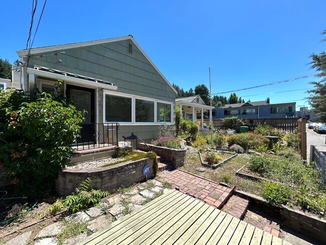Foto del edificio - Charming 3BD, 1BA Beach House Near Alki