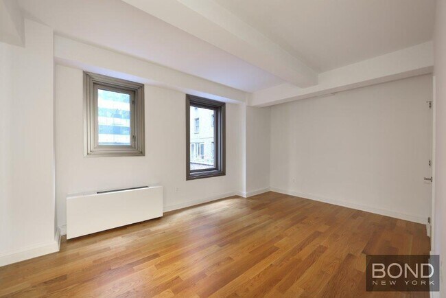 Foto del edificio - 101 W 55th St