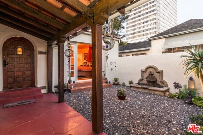 Foto del edificio - 6335 Warner Dr