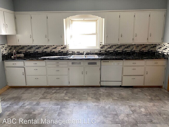 Building Photo - 4 br, 1.5 bath House - 122 N State St