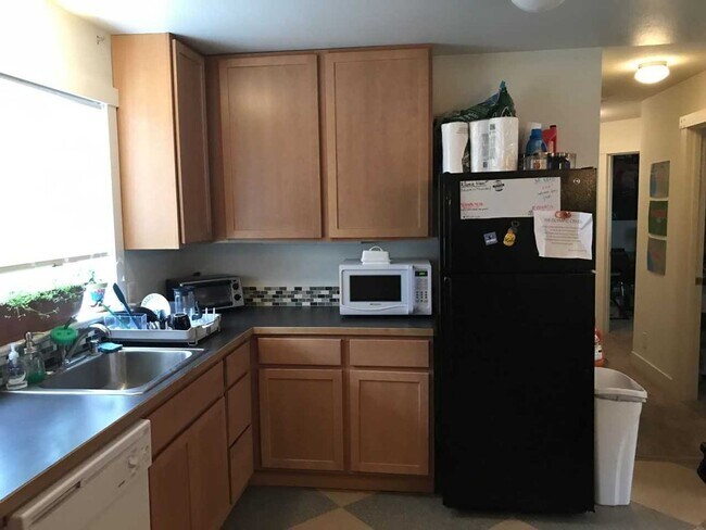 Foto del edificio - 3-Bedroom Duplex Just Blocks from WWU