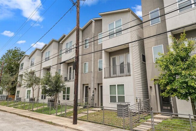 Foto del edificio - 3113 Gillespie St