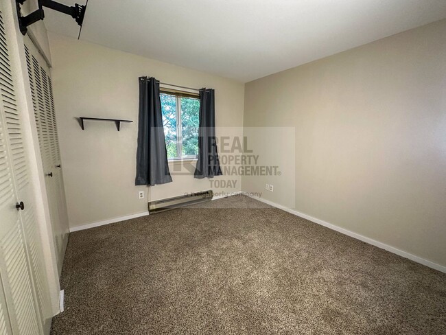 Building Photo - 2 Bedroom Condo in Tacoma!