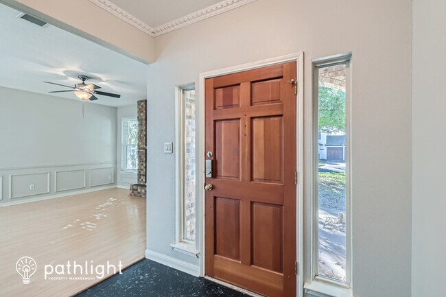Building Photo - 3318 Knob Oak Drive