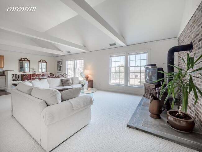 Building Photo - 2 Ludlow Green